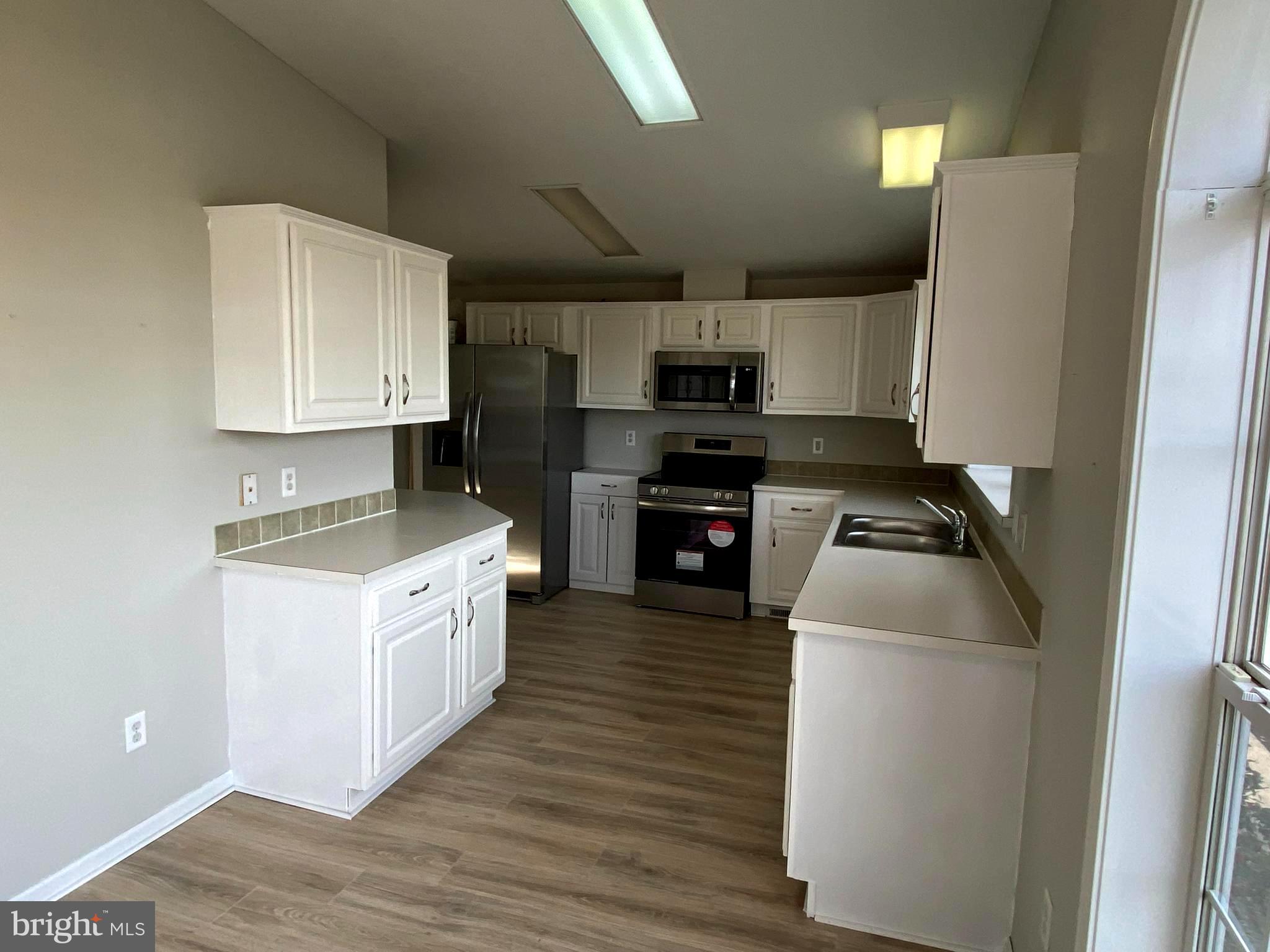 CREEKWOOD VILLAGE - Residential