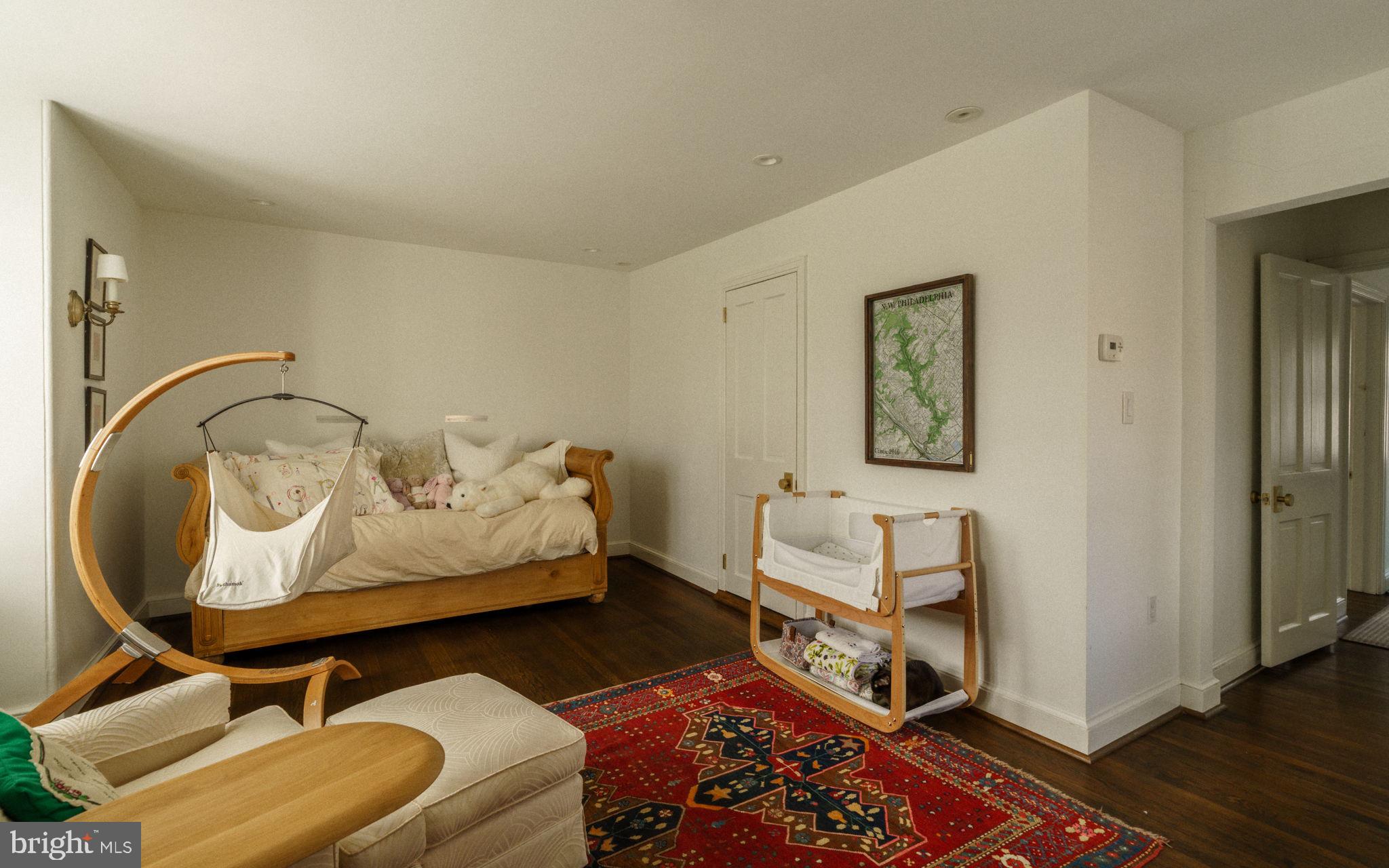 CHESTNUT HILL - Residential