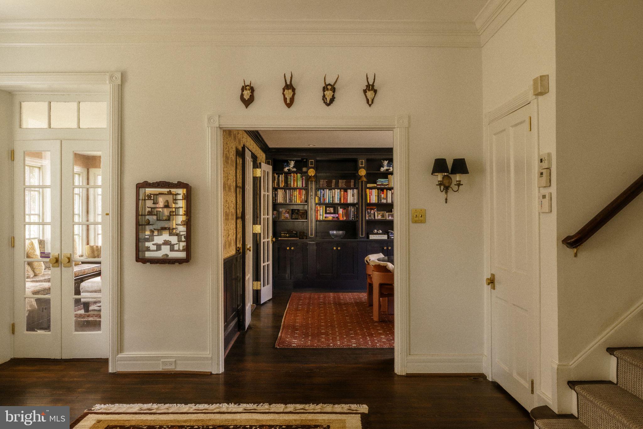 CHESTNUT HILL - Residential