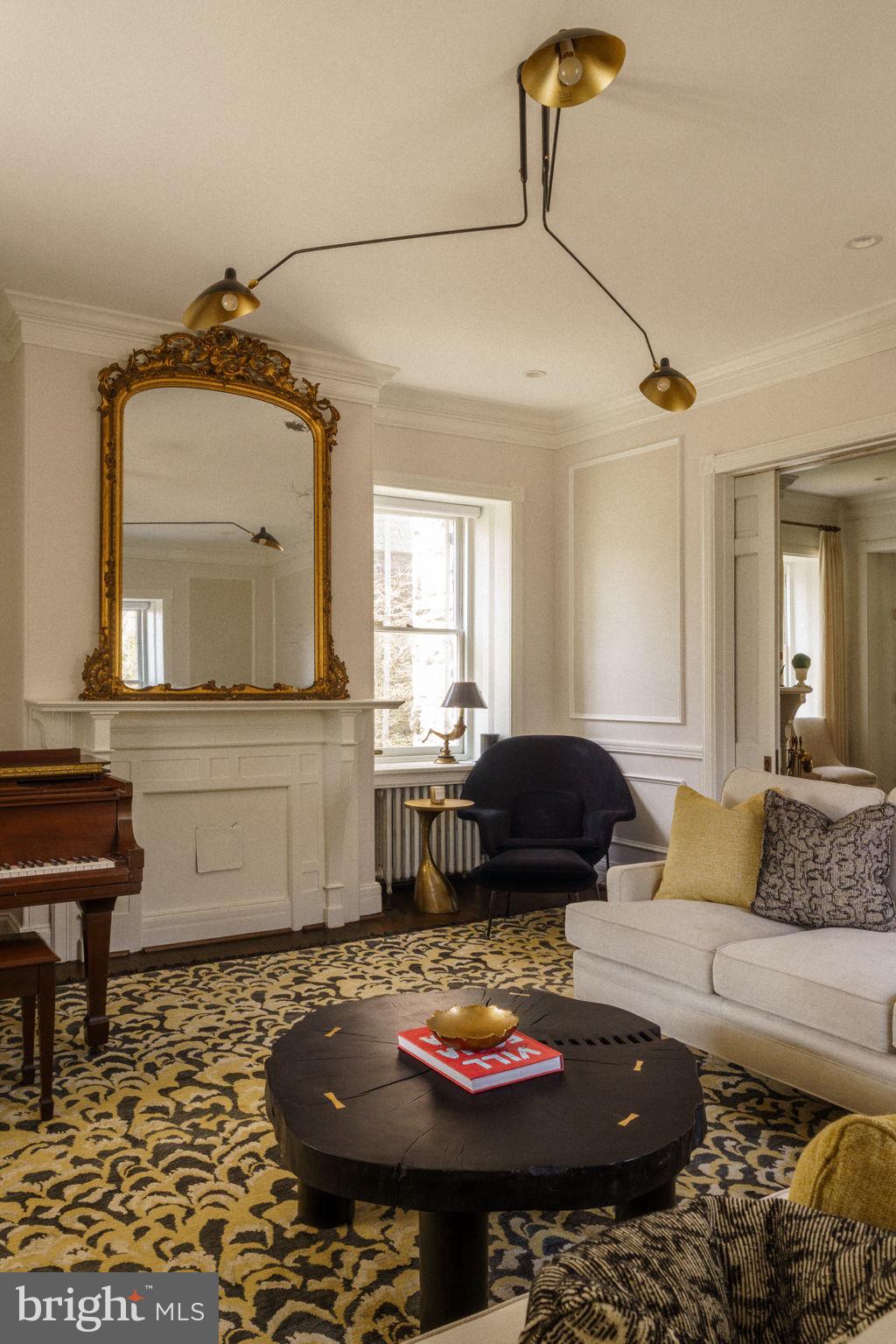 CHESTNUT HILL - Residential