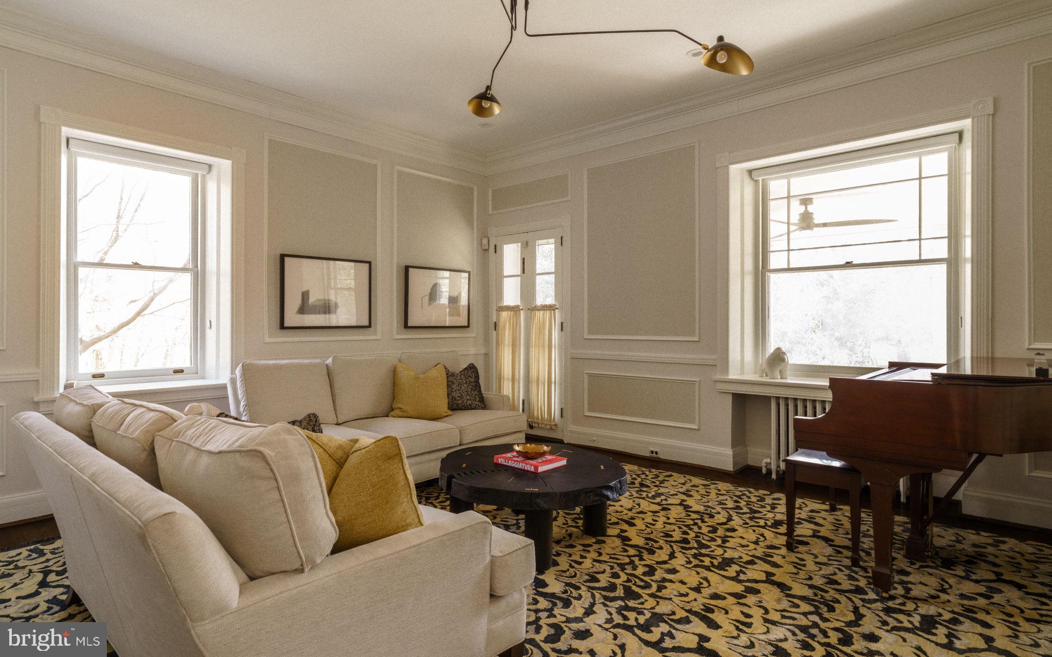 CHESTNUT HILL - Residential