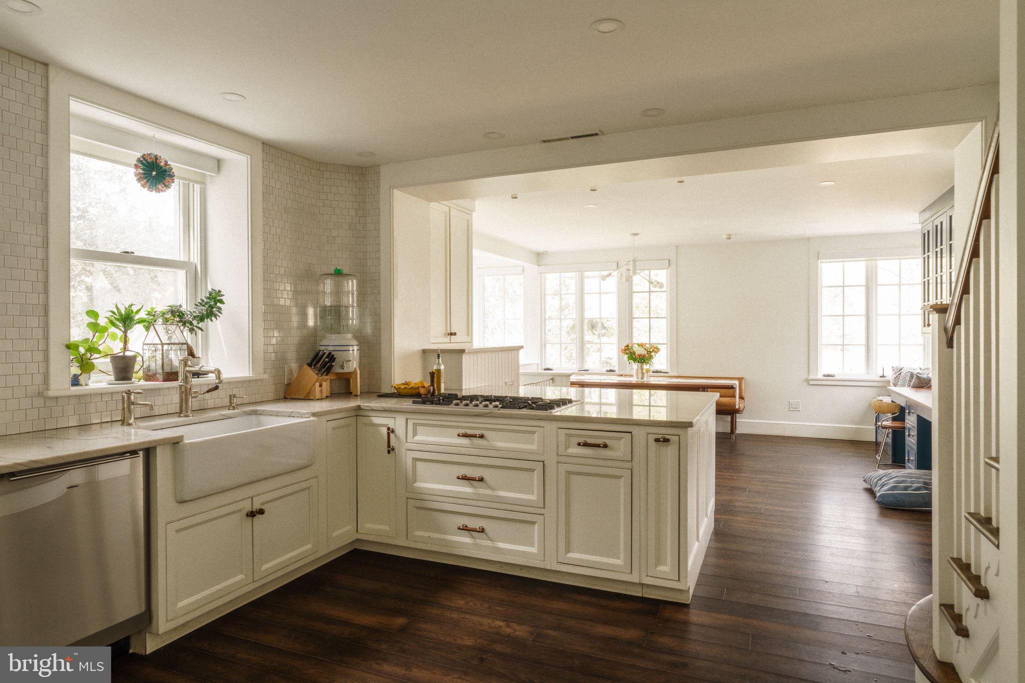 CHESTNUT HILL - Residential