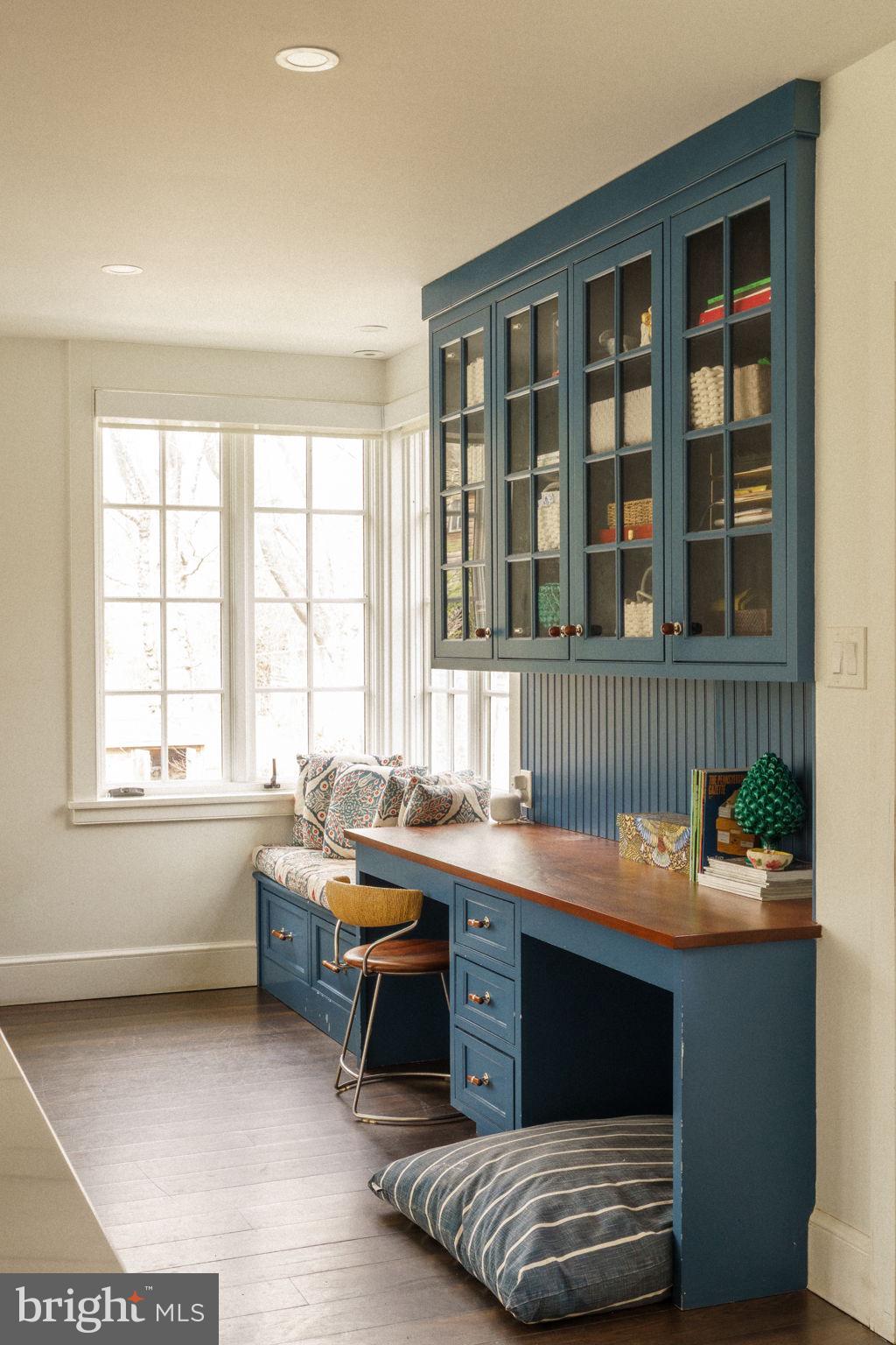 CHESTNUT HILL - Residential