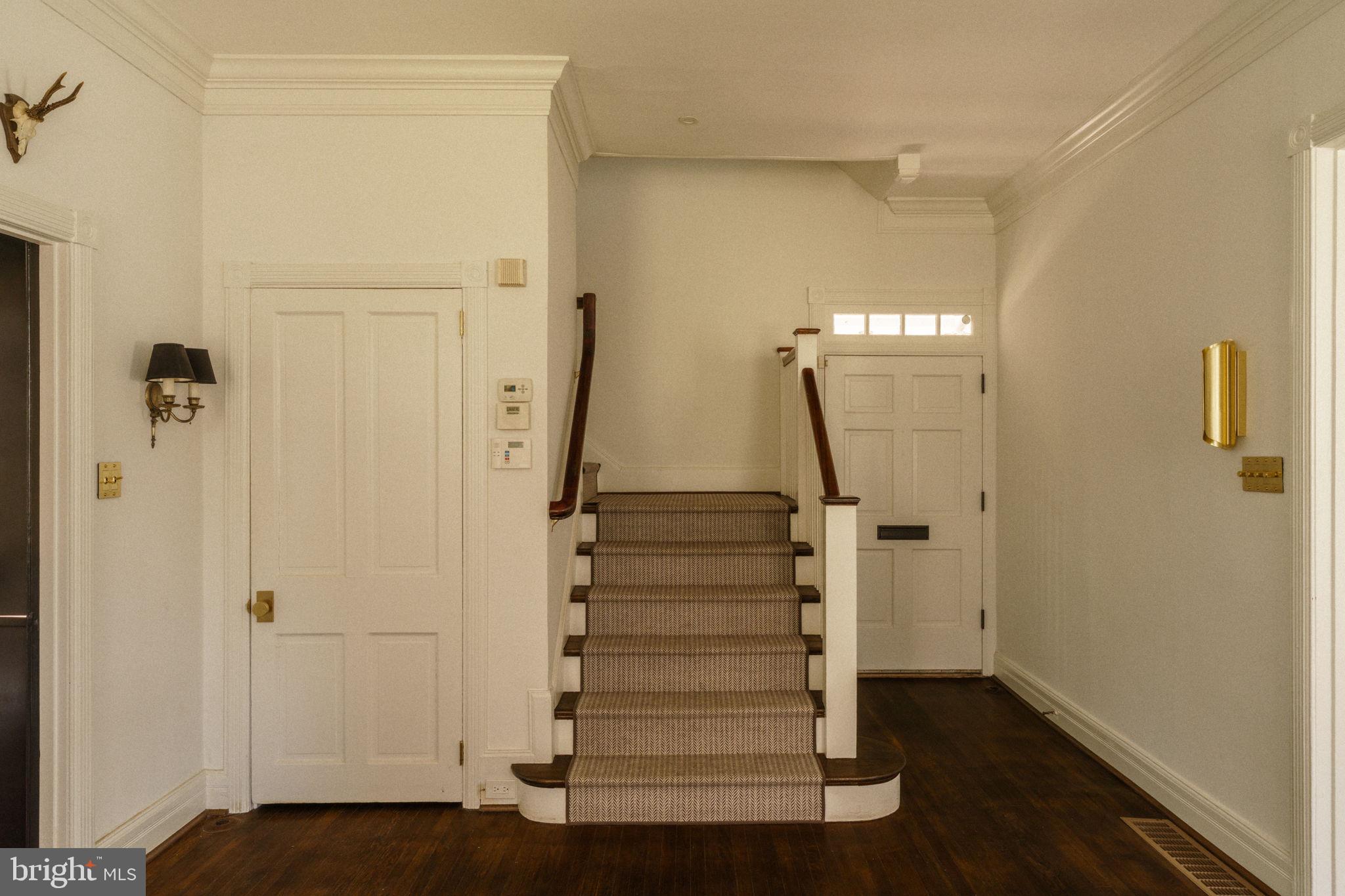 CHESTNUT HILL - Residential