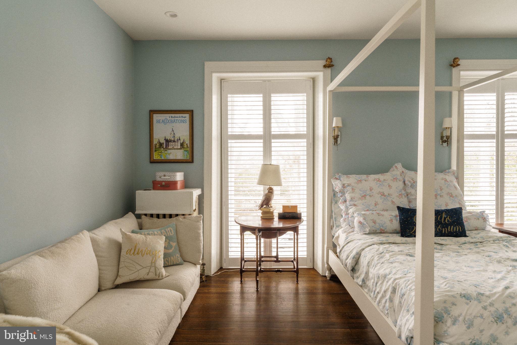 CHESTNUT HILL - Residential