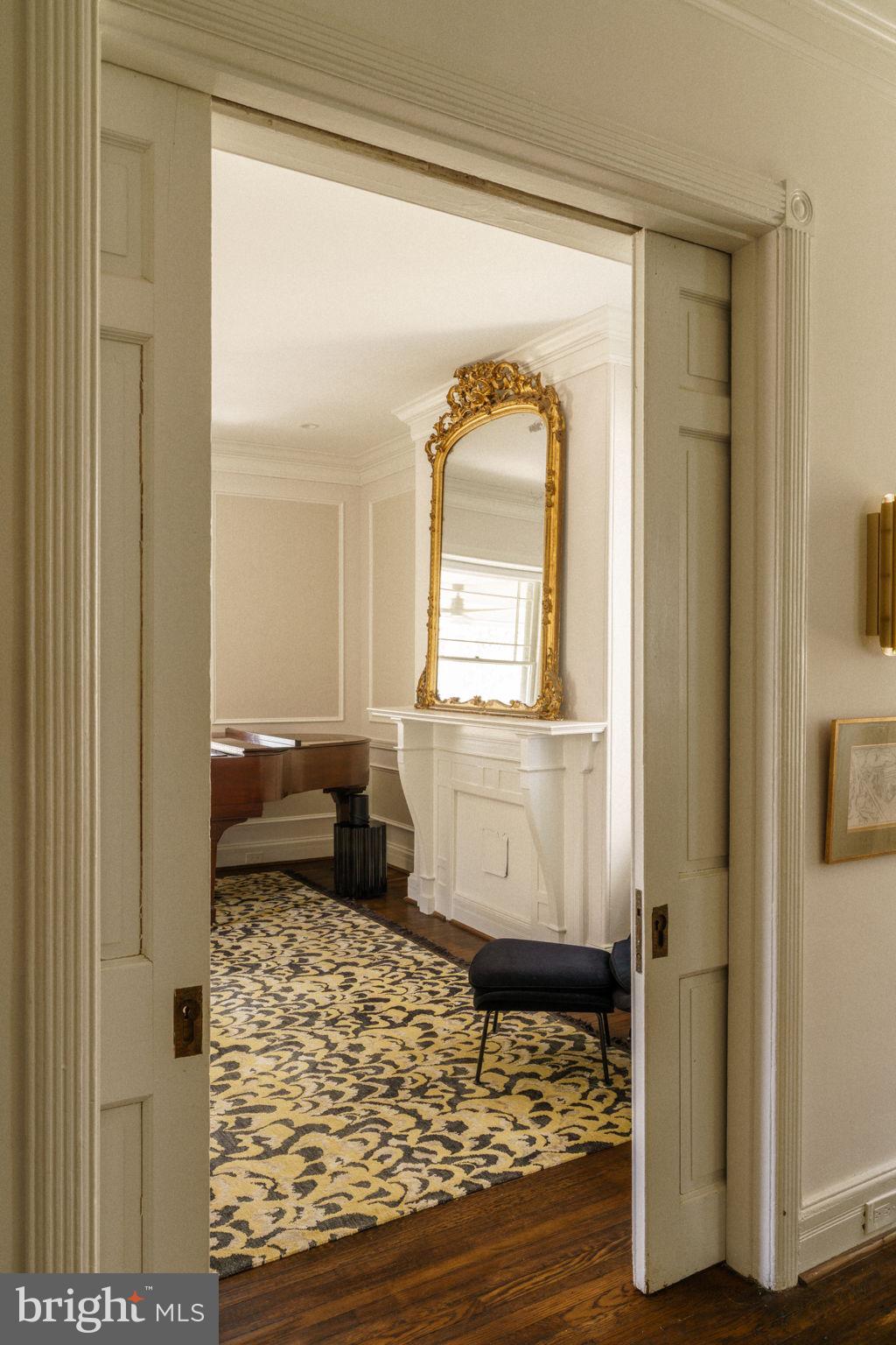 CHESTNUT HILL - Residential