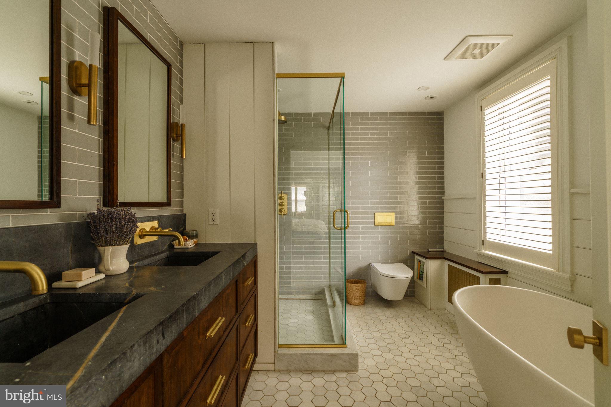 CHESTNUT HILL - Residential