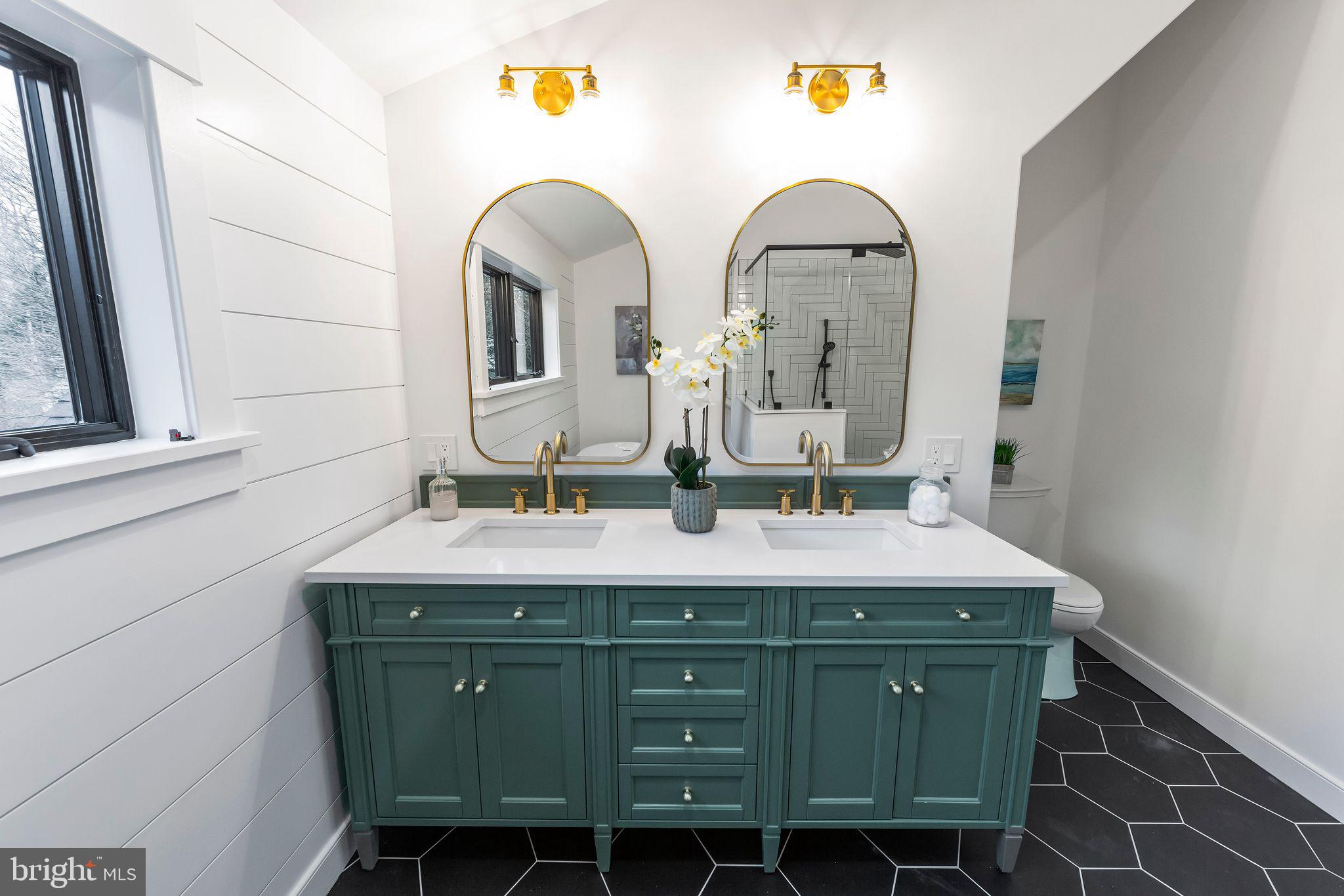 HILLSIDE - Residential