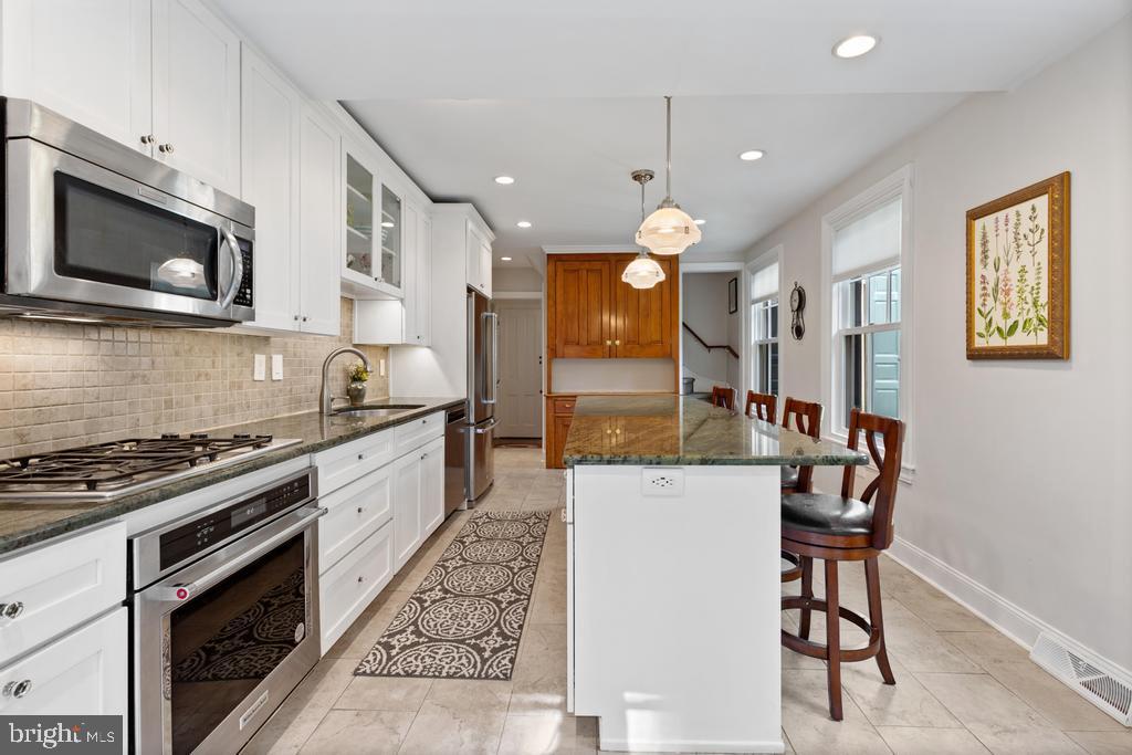 CHESTNUT HILL - Residential