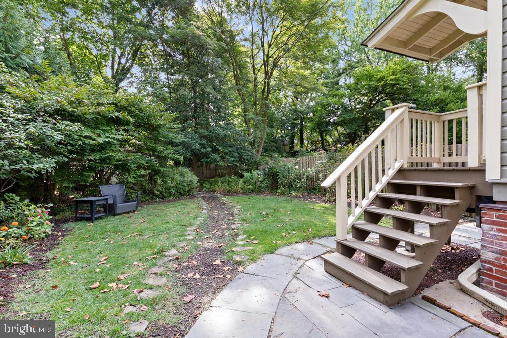 CHESTNUT HILL - Residential