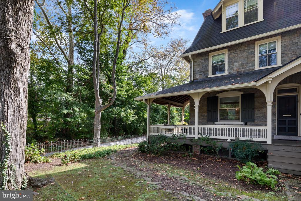 CHESTNUT HILL - Residential