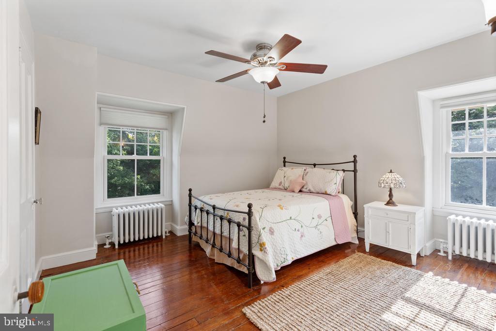 CHESTNUT HILL - Residential