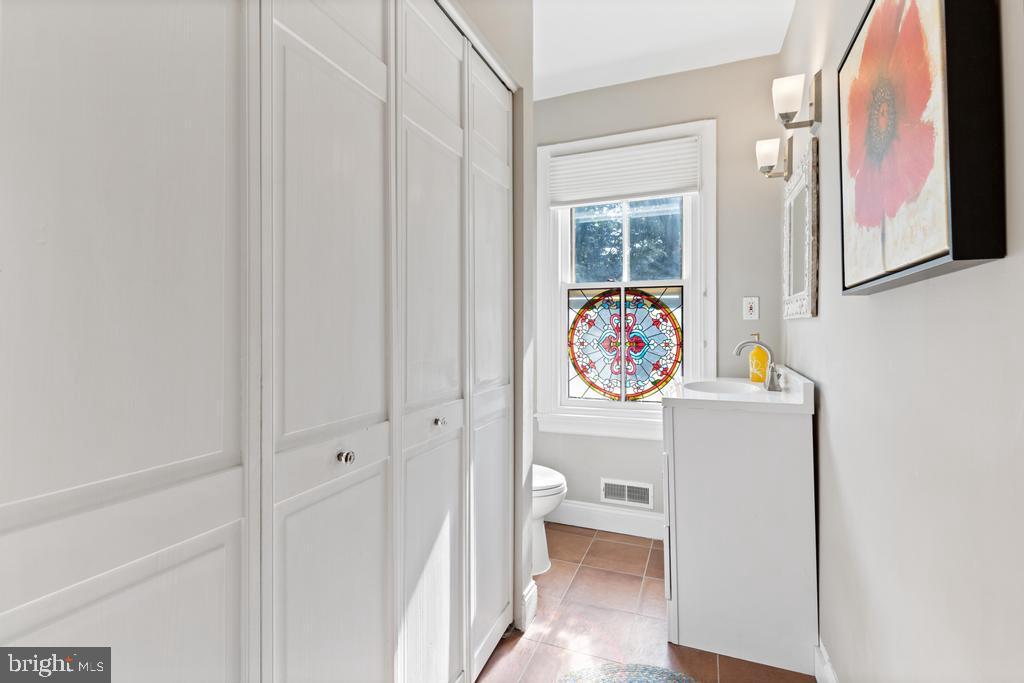 CHESTNUT HILL - Residential