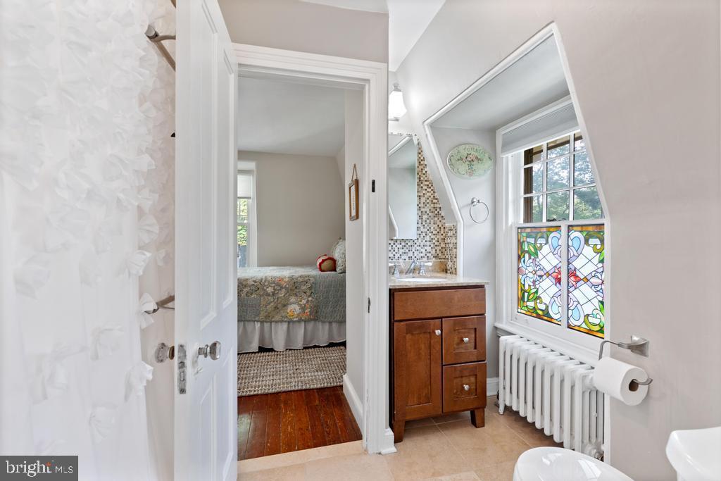 CHESTNUT HILL - Residential