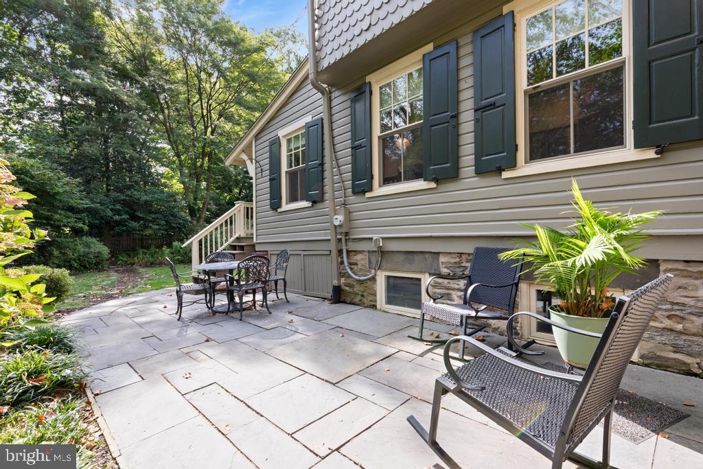 CHESTNUT HILL - Residential