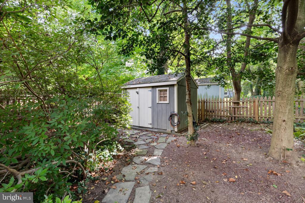 CHESTNUT HILL - Residential