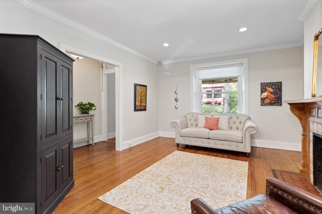 CHESTNUT HILL - Residential