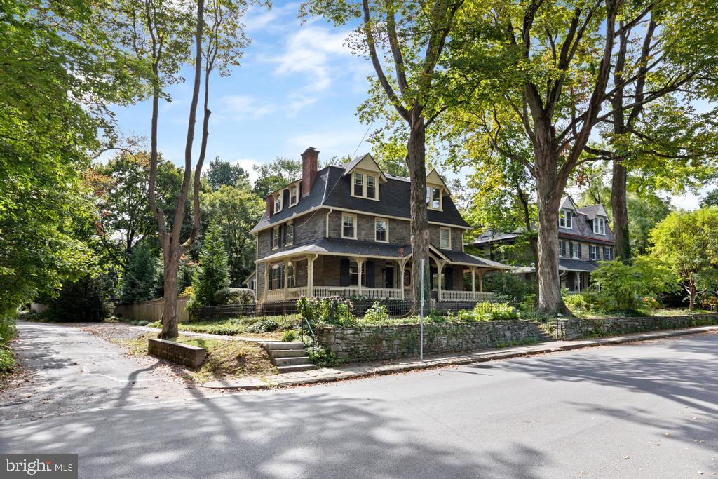 CHESTNUT HILL - Residential