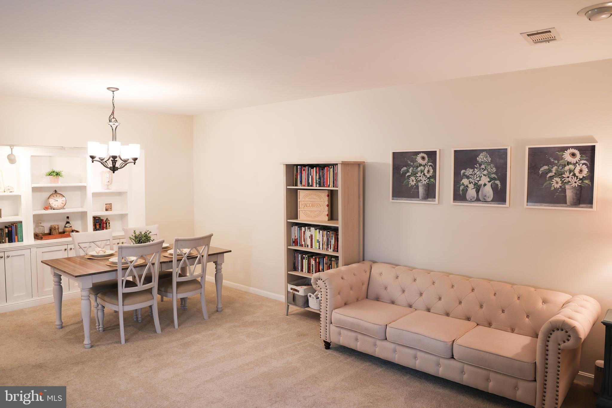 LIFESTYLE AT SULLY STATION - Residential