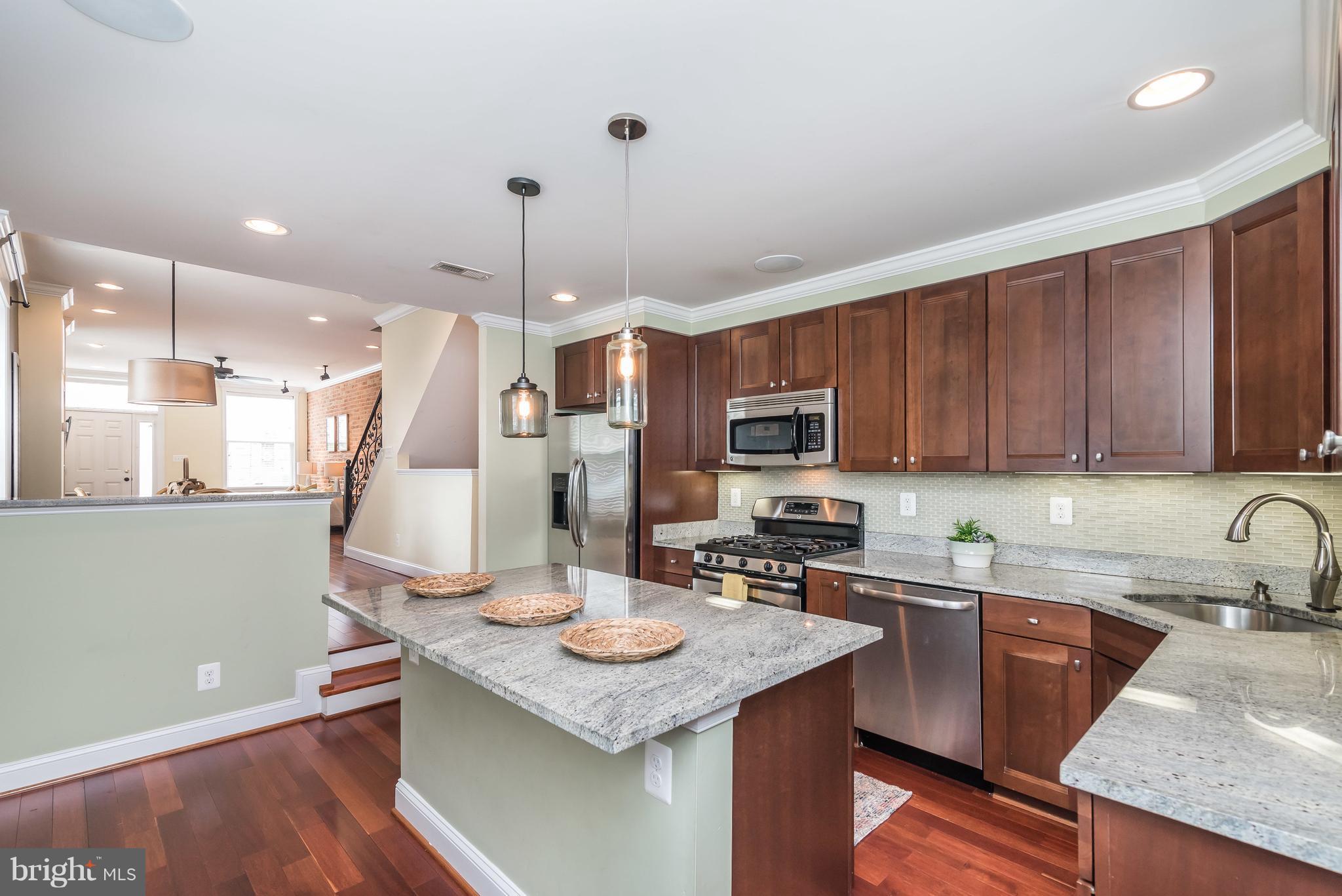 LOCUST POINT - Residential