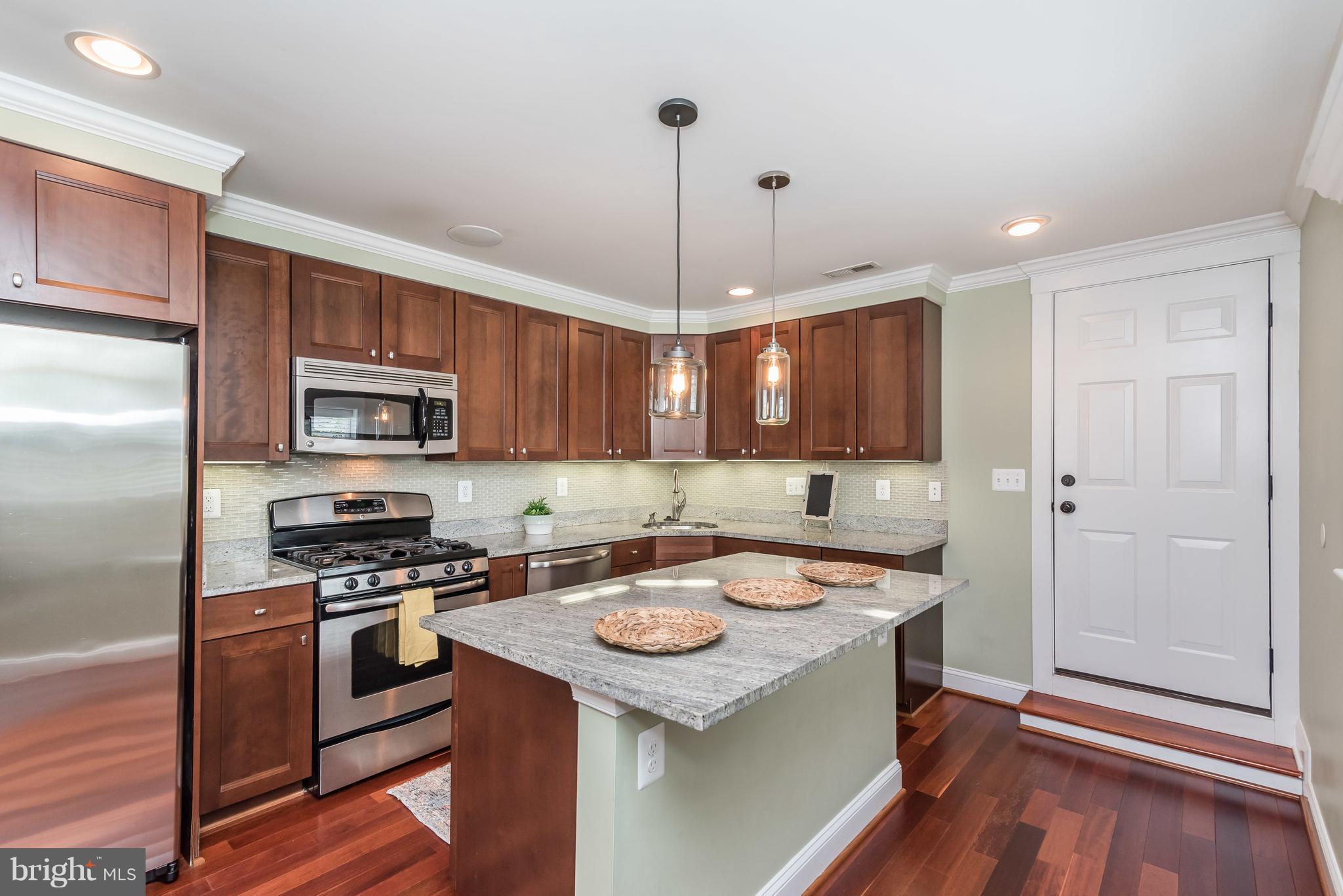 LOCUST POINT - Residential