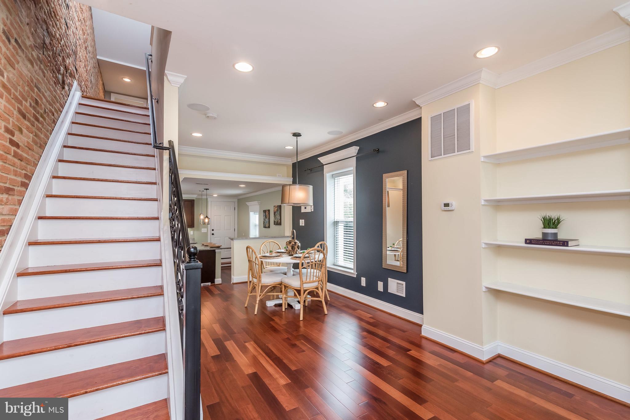 LOCUST POINT - Residential