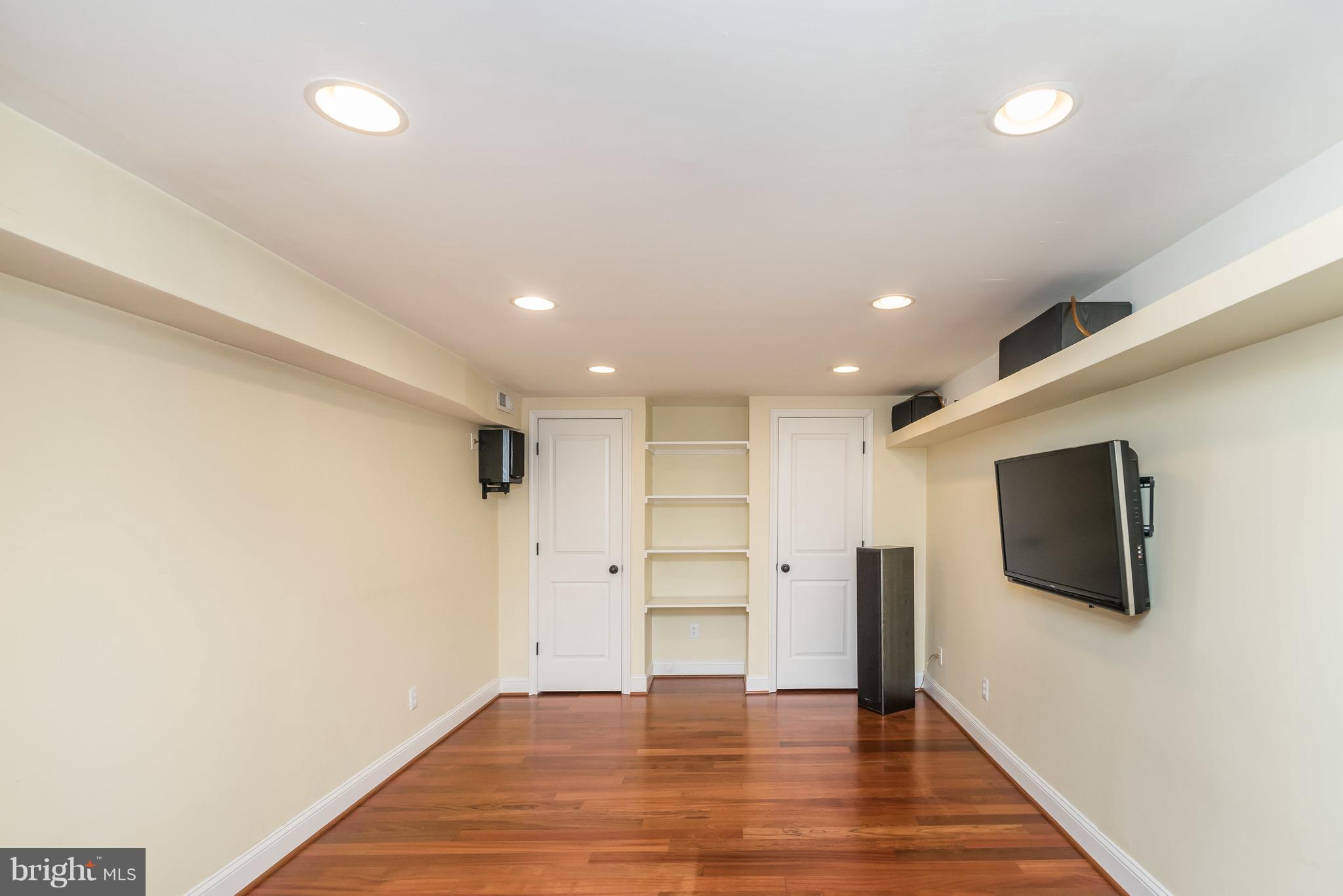 LOCUST POINT - Residential