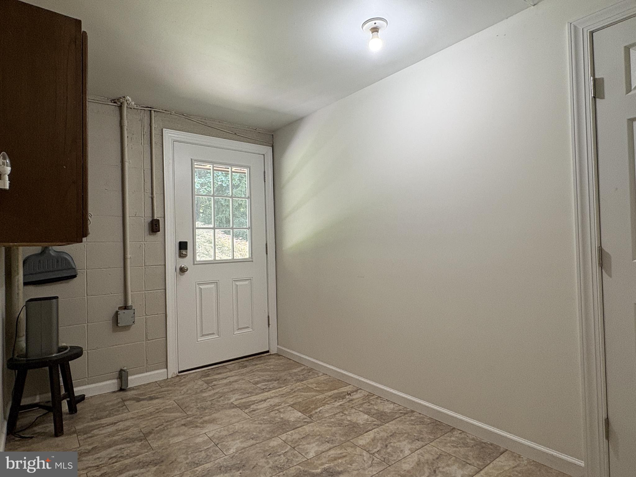 1004 DIXON DRIVE