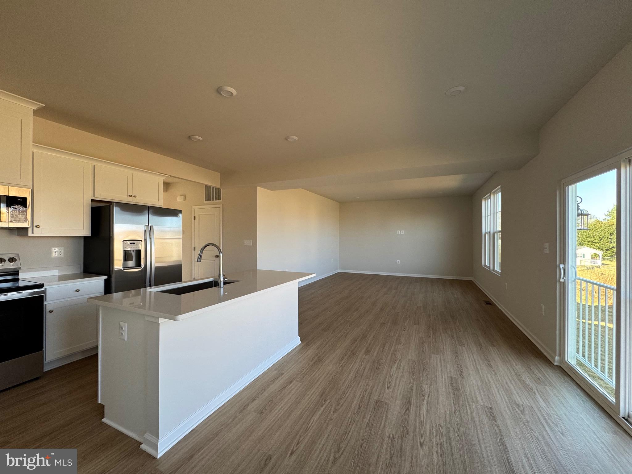 PRESIDENTS POINTE - Residential