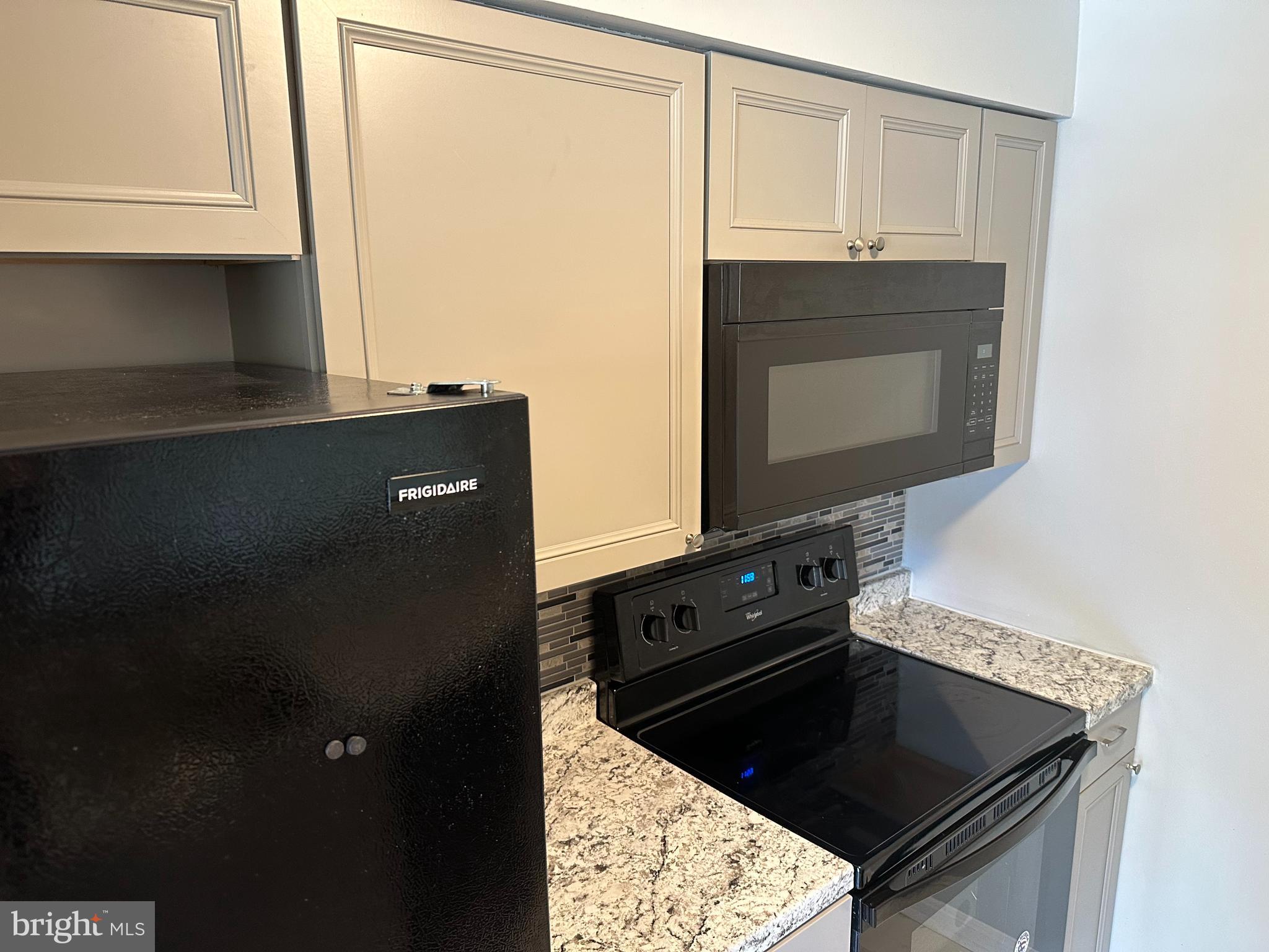 CROMWELL FOUNTAIN - Residential Lease