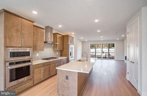 1609 FELLOWSHIP SQUARE RESTON VA 20190