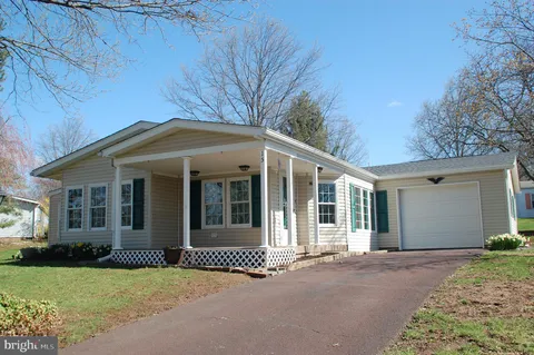 15 Chatham Court, Souderton, PA MLS: PAMC2127358