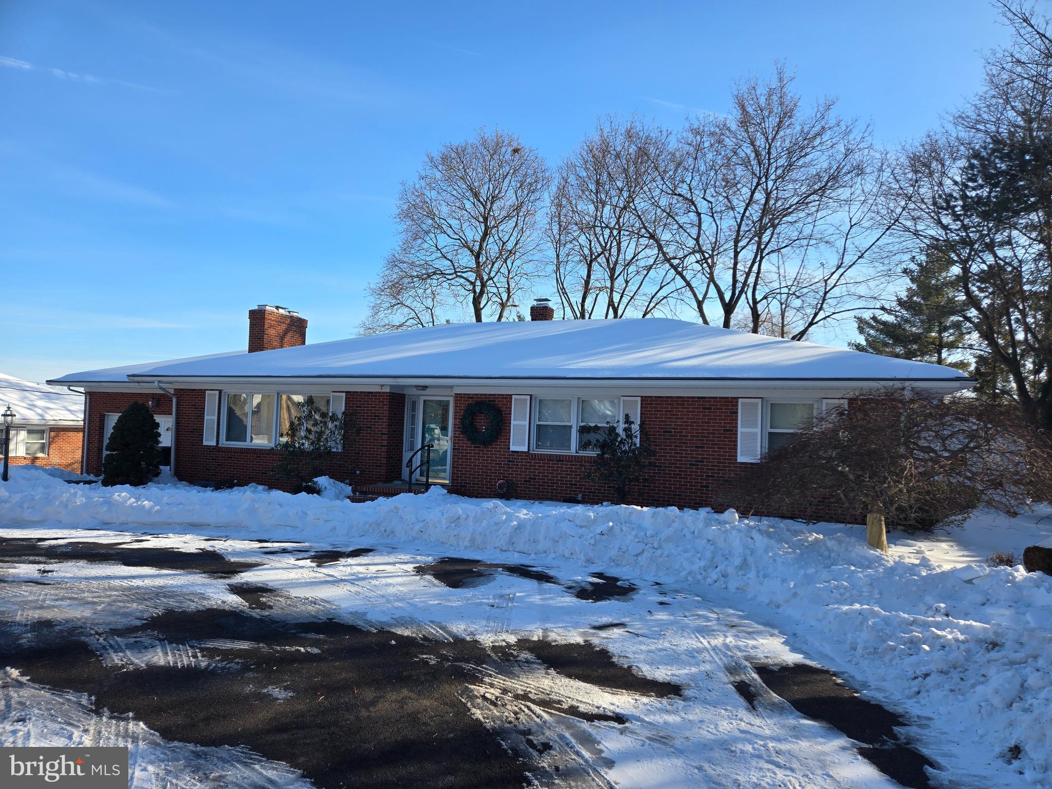 289 W CHESTNUT HILL ROAD