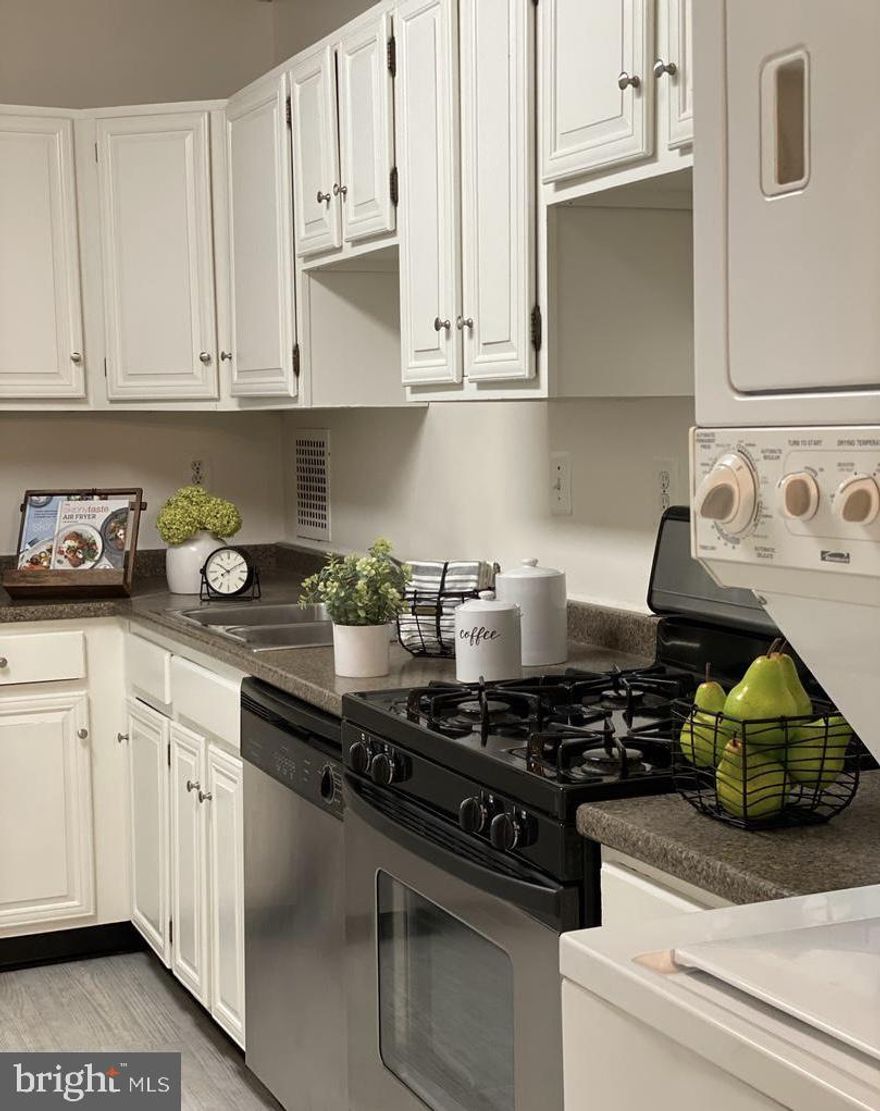 Bright and sunny 1 bed/1 bath condo on 18th floor with amazing views! Flooring (2018), refrigerator, and gas range are newer. Open dining/living room, large bathroom with double sinks, spacious bedroom with walk-in closet. Tons of storage! Metro easily accessible. All utilities included in condo fee.