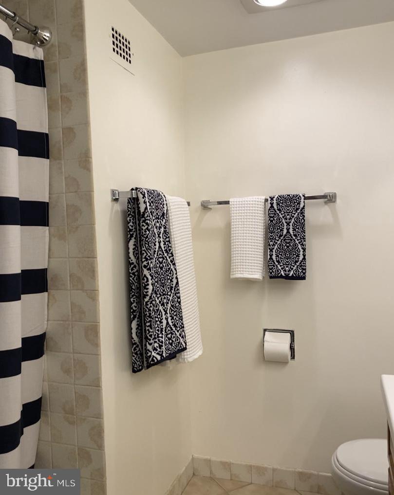 SKYLINE PLAZA - Residential Lease