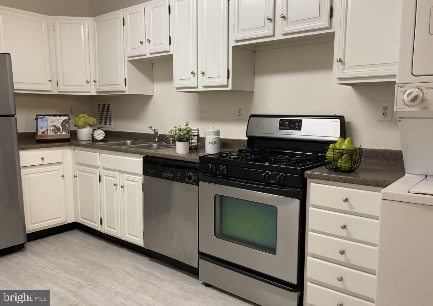 SKYLINE PLAZA - Residential Lease