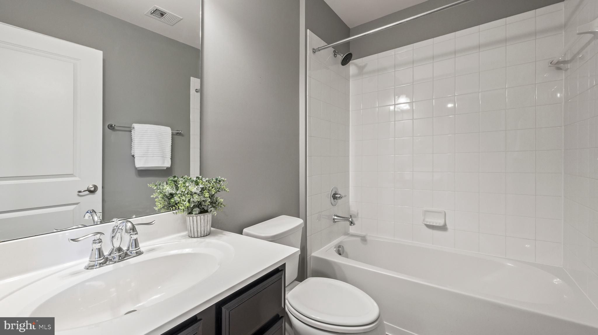 HEATHCOTE COMMONS - Residential Lease