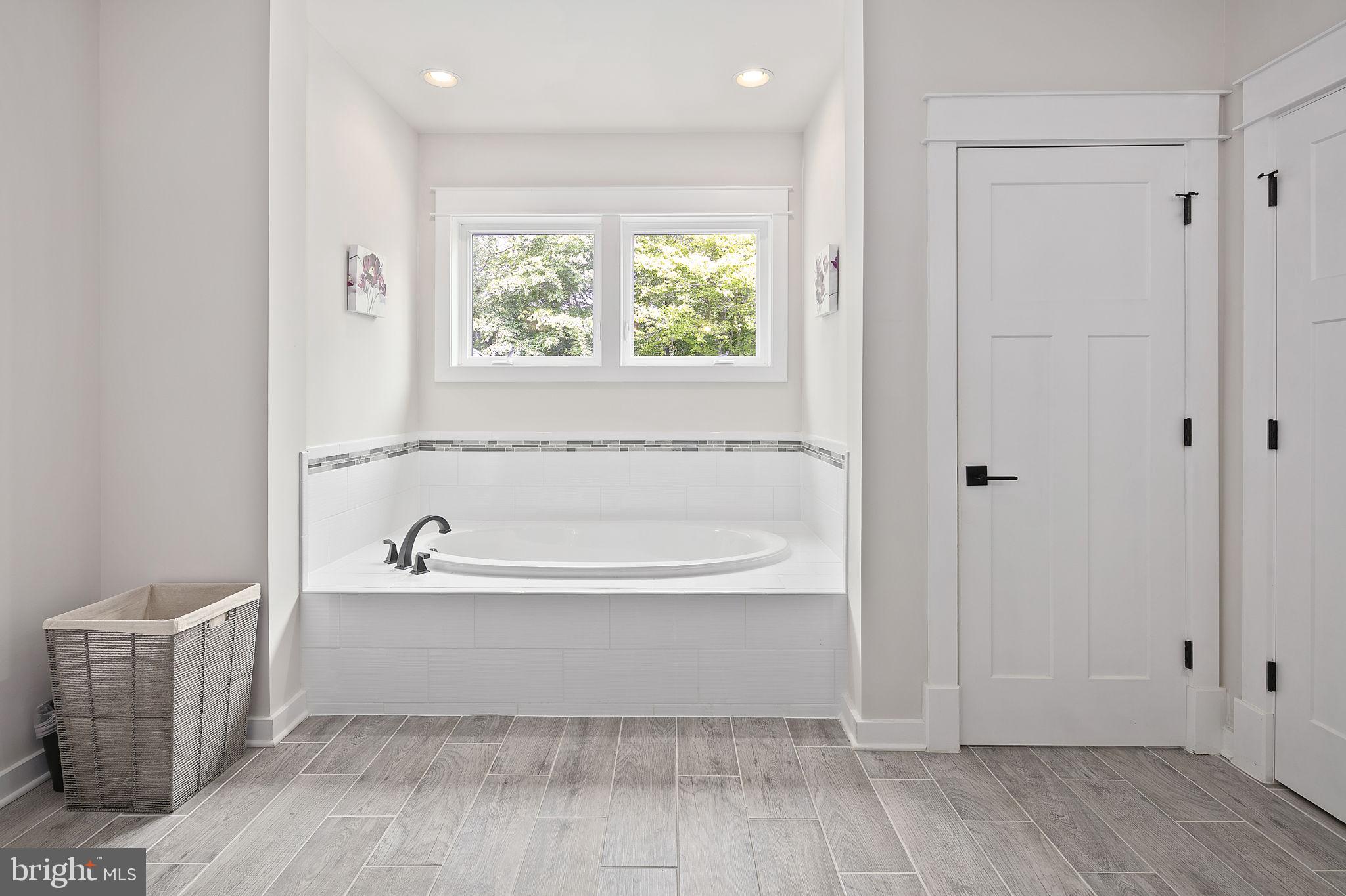 NOAH'S LANDING - Residential
