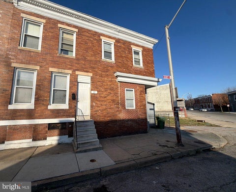 Townhouse For Sale - 33 S Calverton Road<br/> BALTIMORE, MD 21223