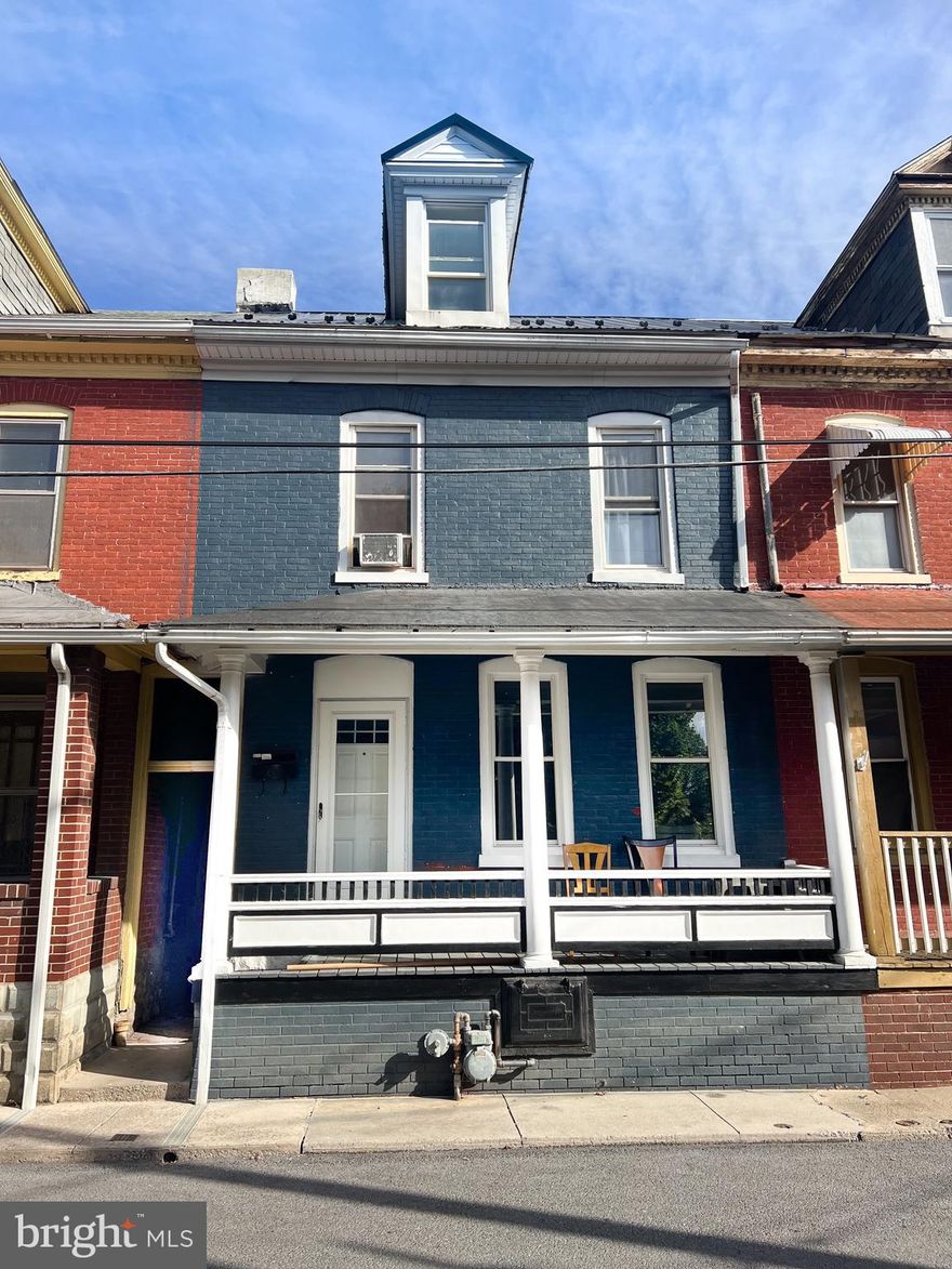 Charming Two-Story Row House in the Heart of Town!
Discover this beautifully remodeled all-brick row house, perfectly blending modern updates with classic charm. This two-story home features a finished attic for extra living space and a cozy fenced rear patio, ideal for relaxation or entertaining. With almost zero yard, maintenance is a breeze, giving you more time to enjoy the conveniences of in-town living.
Don’t miss out on this low-maintenance, move-in-ready gem!