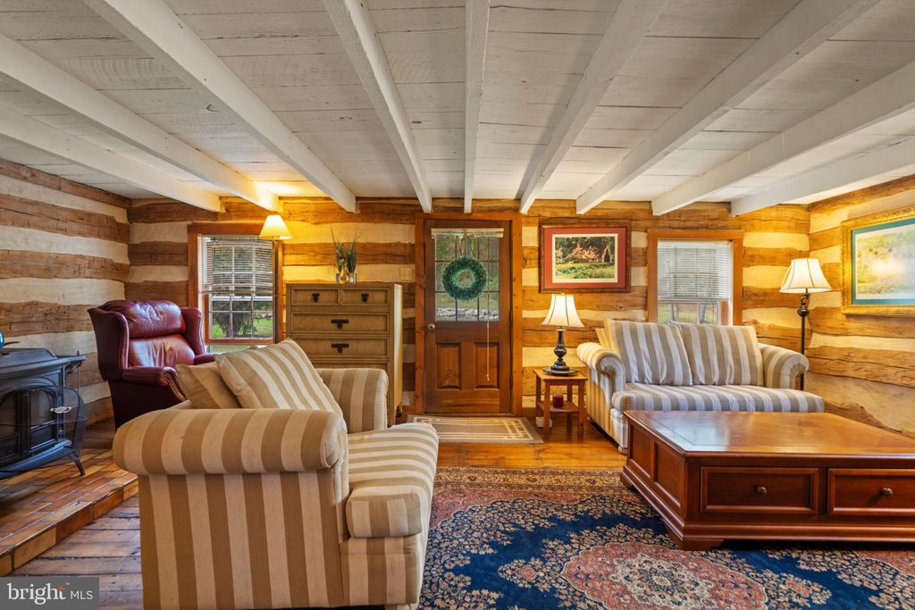 Photo of 13829 Mountain Road, HILLSBORO, VA 20132 (MLS # VALO2099102)