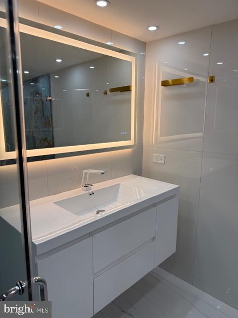 WATERGATE AT LANDMARK - Residential Lease