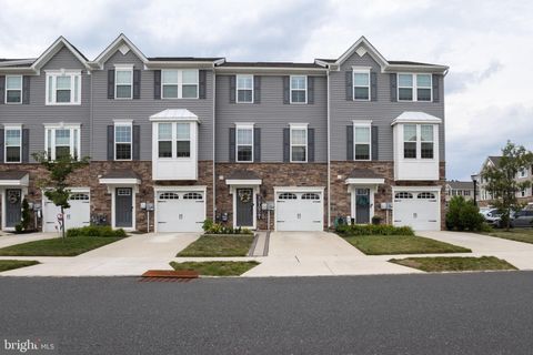 Townhouse For Sale - 112 Pinnacle Place<br/> SEWELL, NJ 08080