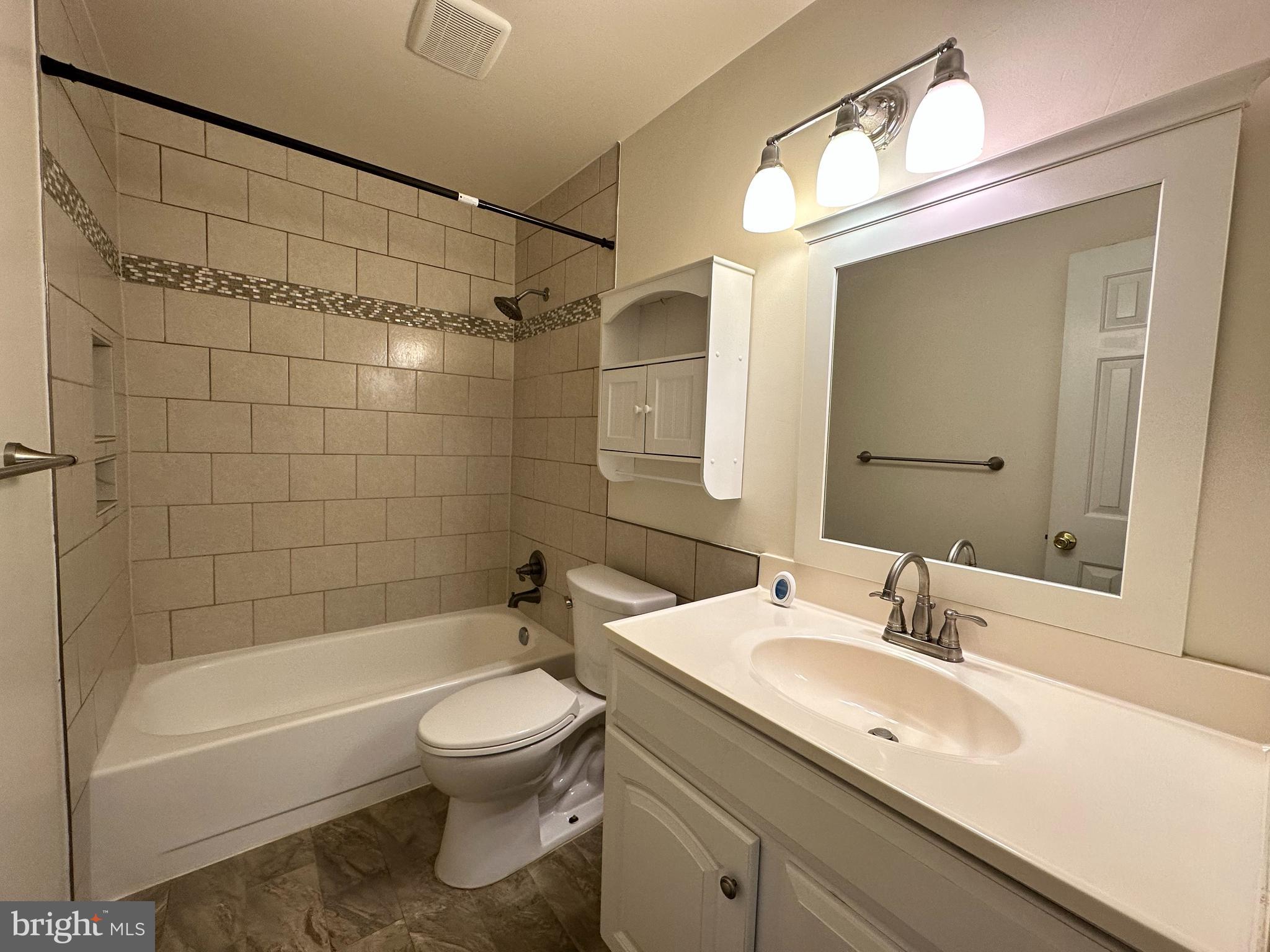 LONGWOOD KNOLLS - Residential