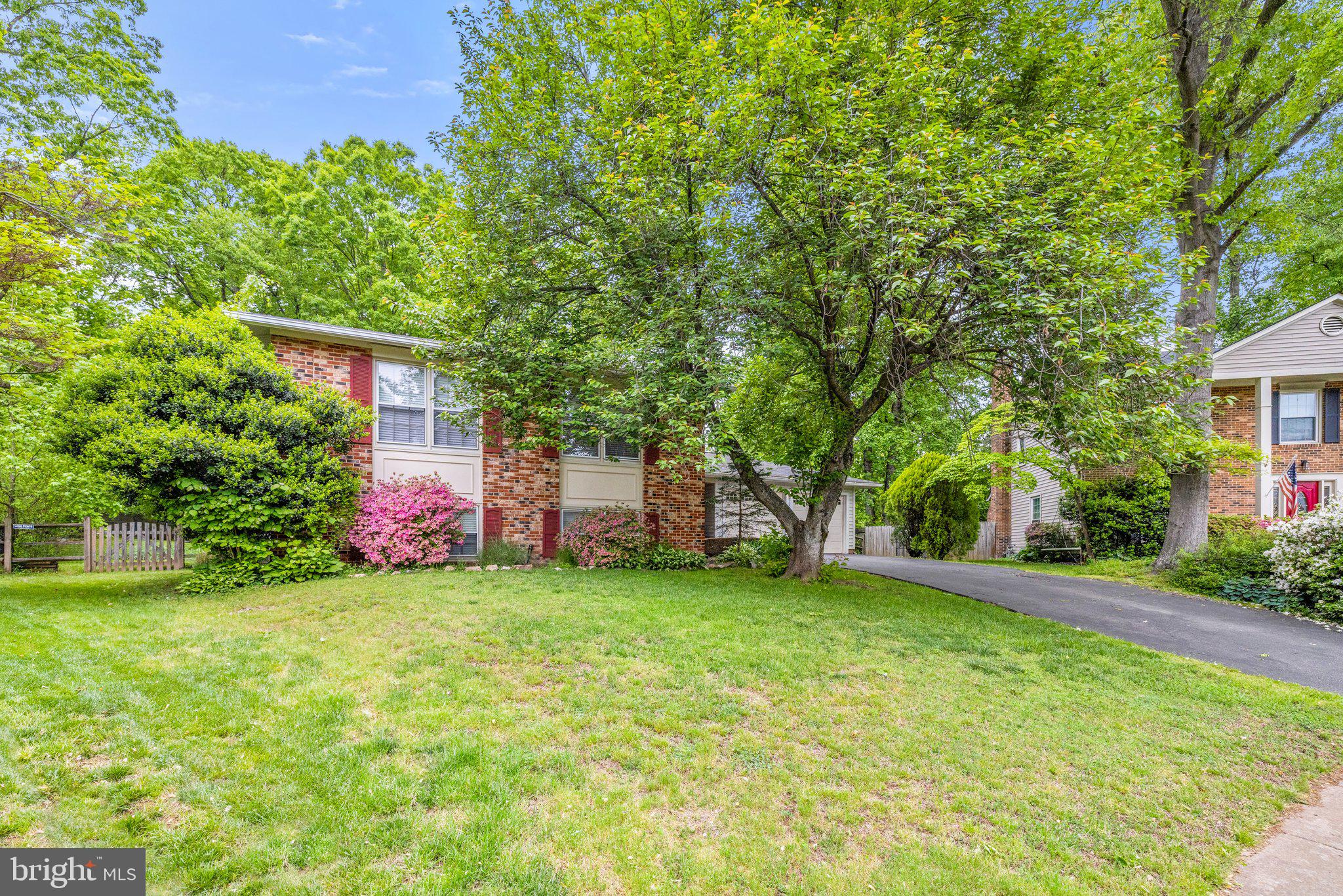 LONGWOOD KNOLLS - Residential