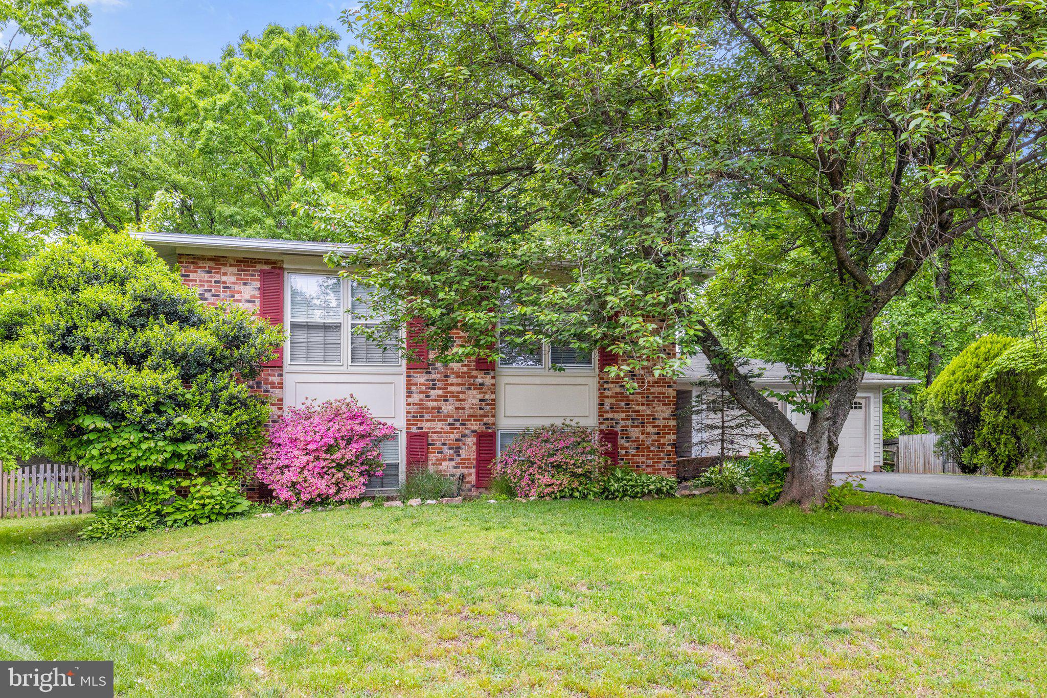 LONGWOOD KNOLLS - Residential