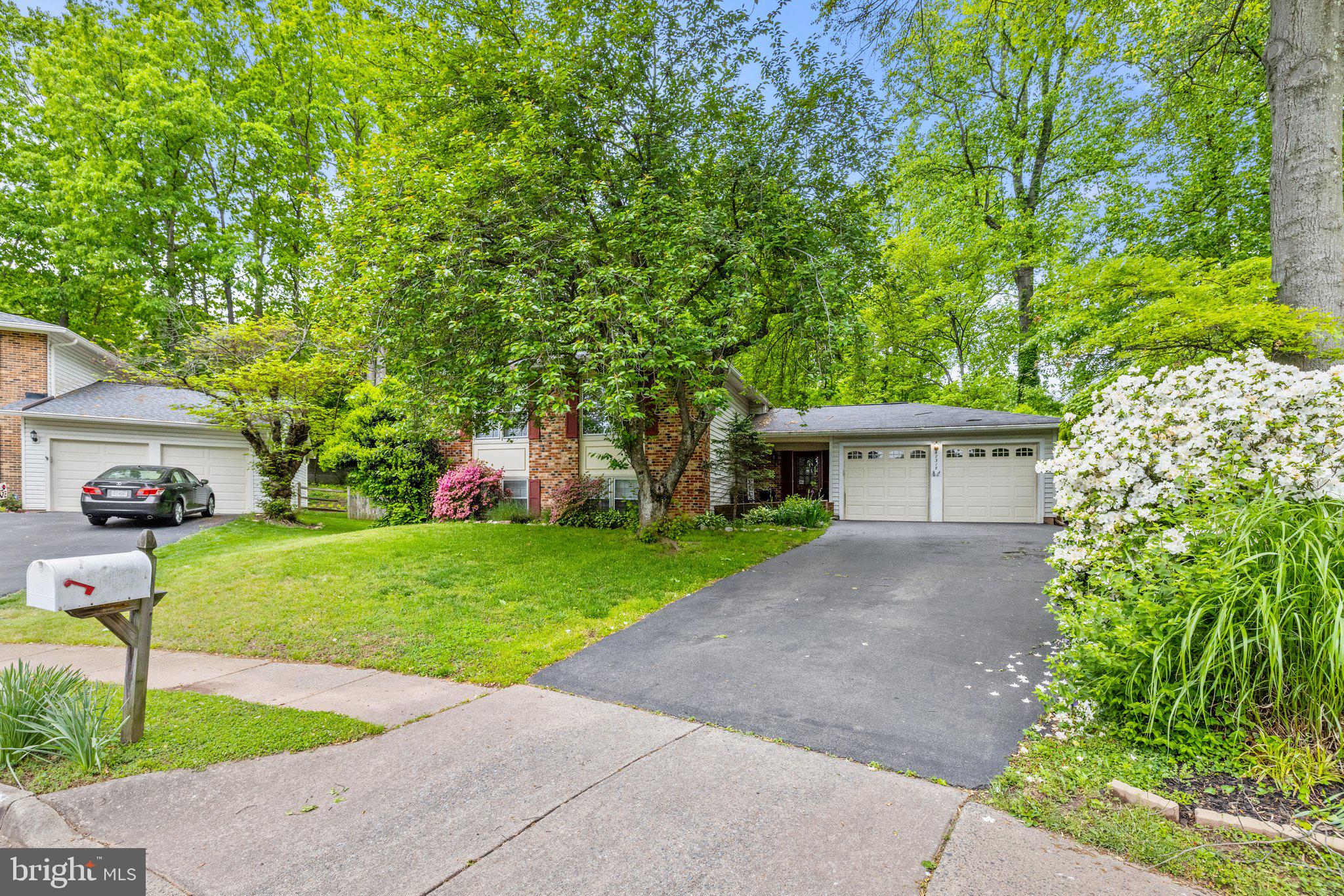 LONGWOOD KNOLLS - Residential