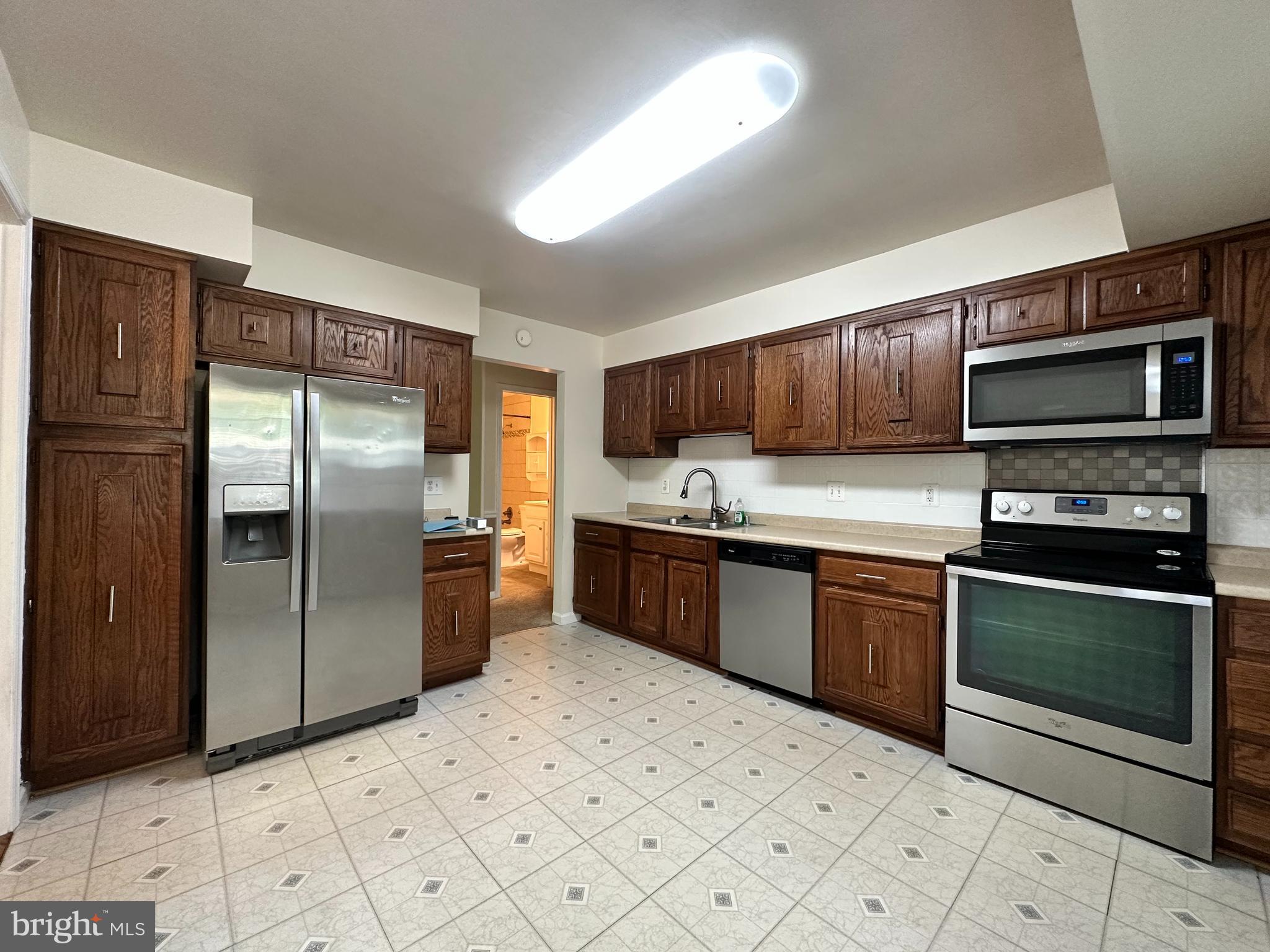 LONGWOOD KNOLLS - Residential