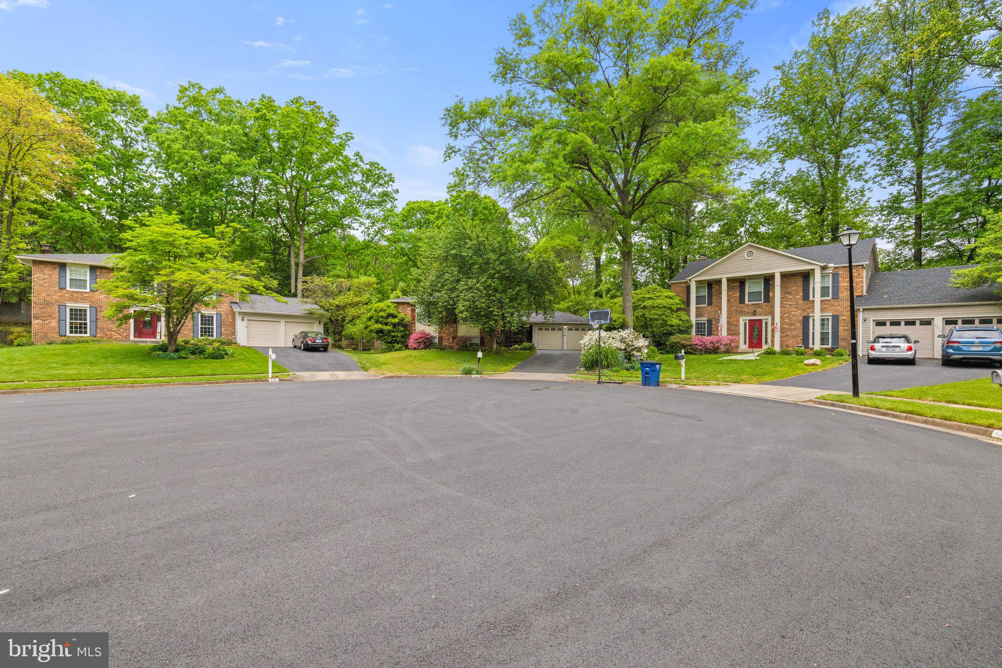 LONGWOOD KNOLLS - Residential