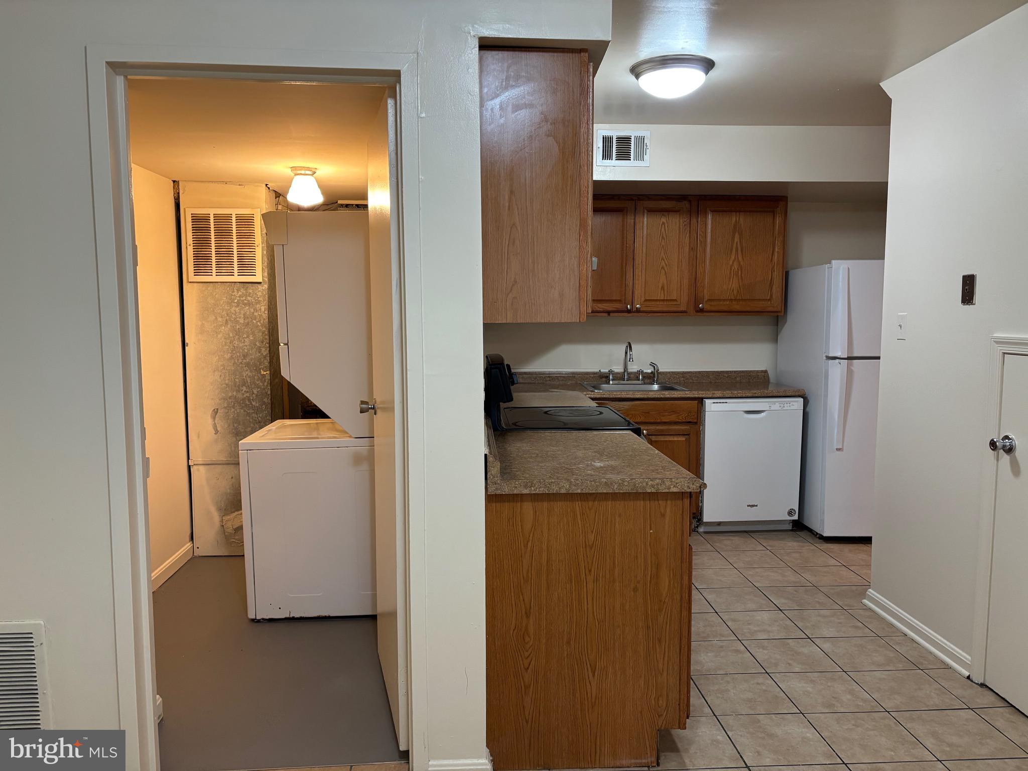 TERRACE TOWNHOUSES OF ANNANDALE - Residential Lease